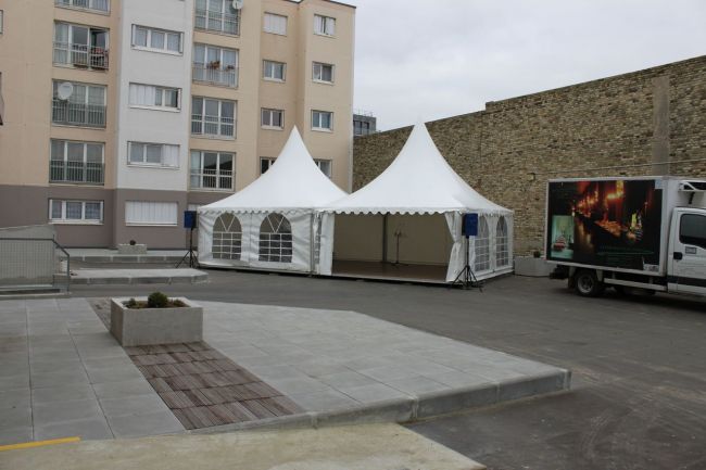 tente sur parking pour événement